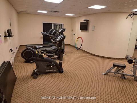 Photo 5 at 704 - 1 Maison Parc Court, Lakeview Estates, Vaughan
