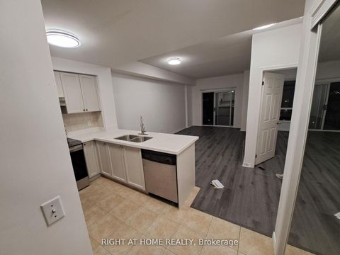 Photo 7 at 704 - 1 Maison Parc Court, Lakeview Estates, Vaughan