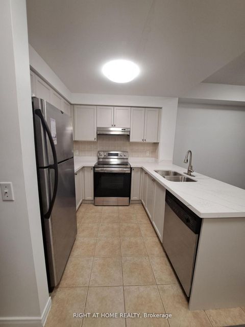Photo 9 at 704 - 1 Maison Parc Court, Lakeview Estates, Vaughan