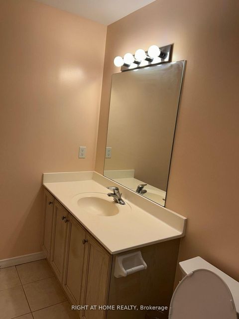 Photo 14 at 704 - 1 Maison Parc Court, Lakeview Estates, Vaughan
