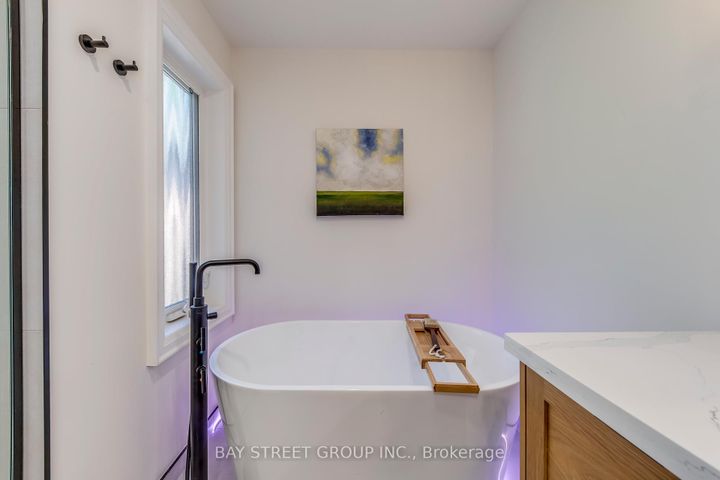 Photo 23 at 128 beverley glen Boulevard, Beverley Glen, Vaughan