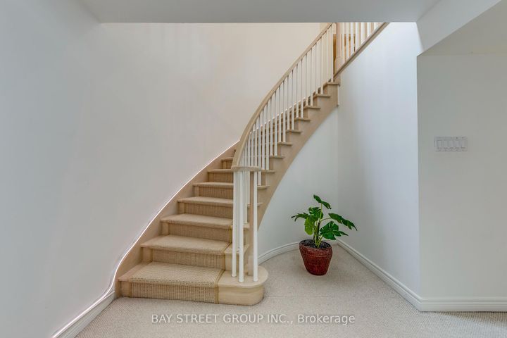 Photo 31 at 128 beverley glen Boulevard, Beverley Glen, Vaughan