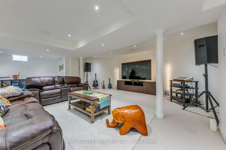 Photo 33 at 128 beverley glen Boulevard, Beverley Glen, Vaughan