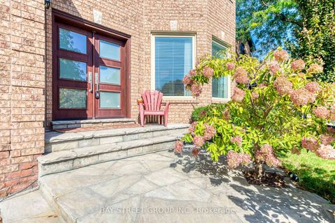 Photo 1 at 128 beverley glen Boulevard, Beverley Glen, Vaughan