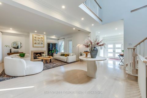 Photo 2 at 128 beverley glen Boulevard, Beverley Glen, Vaughan