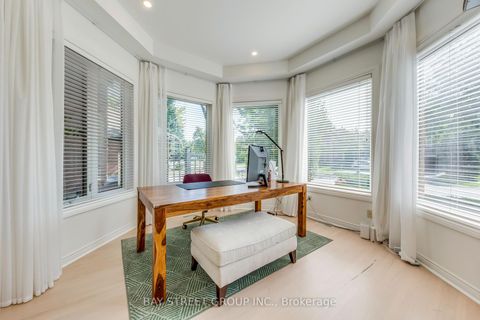 Photo 5 at 128 beverley glen Boulevard, Beverley Glen, Vaughan