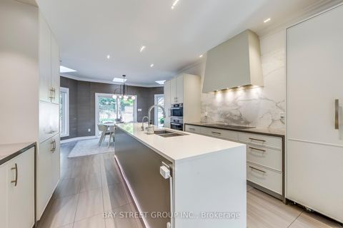 Photo 11 at 128 beverley glen Boulevard, Beverley Glen, Vaughan