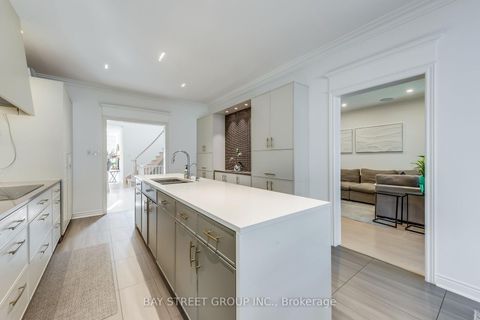 Photo 13 at 128 beverley glen Boulevard, Beverley Glen, Vaughan