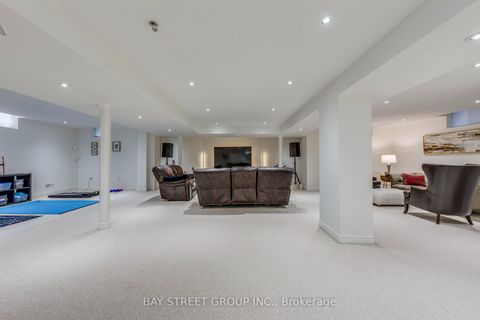 Photo 32 at 128 beverley glen Boulevard, Beverley Glen, Vaughan