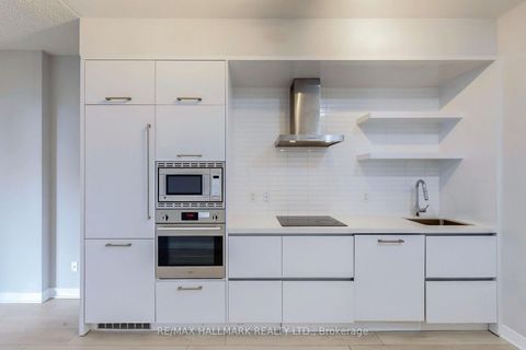 Photo 2 at 313 - 2221 Yonge Street, Mount Pleasant West, Toronto
