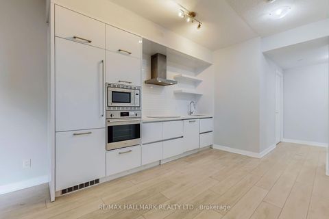 Photo 3 at 313 - 2221 Yonge Street, Mount Pleasant West, Toronto