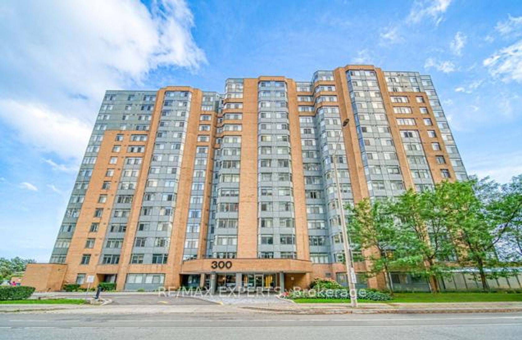 610 - 300 Webb Drive, City Centre, Mississauga by Loree Meneguzzi Real Estate 610 - 300 Webb Drive, City Centre, Mississauga