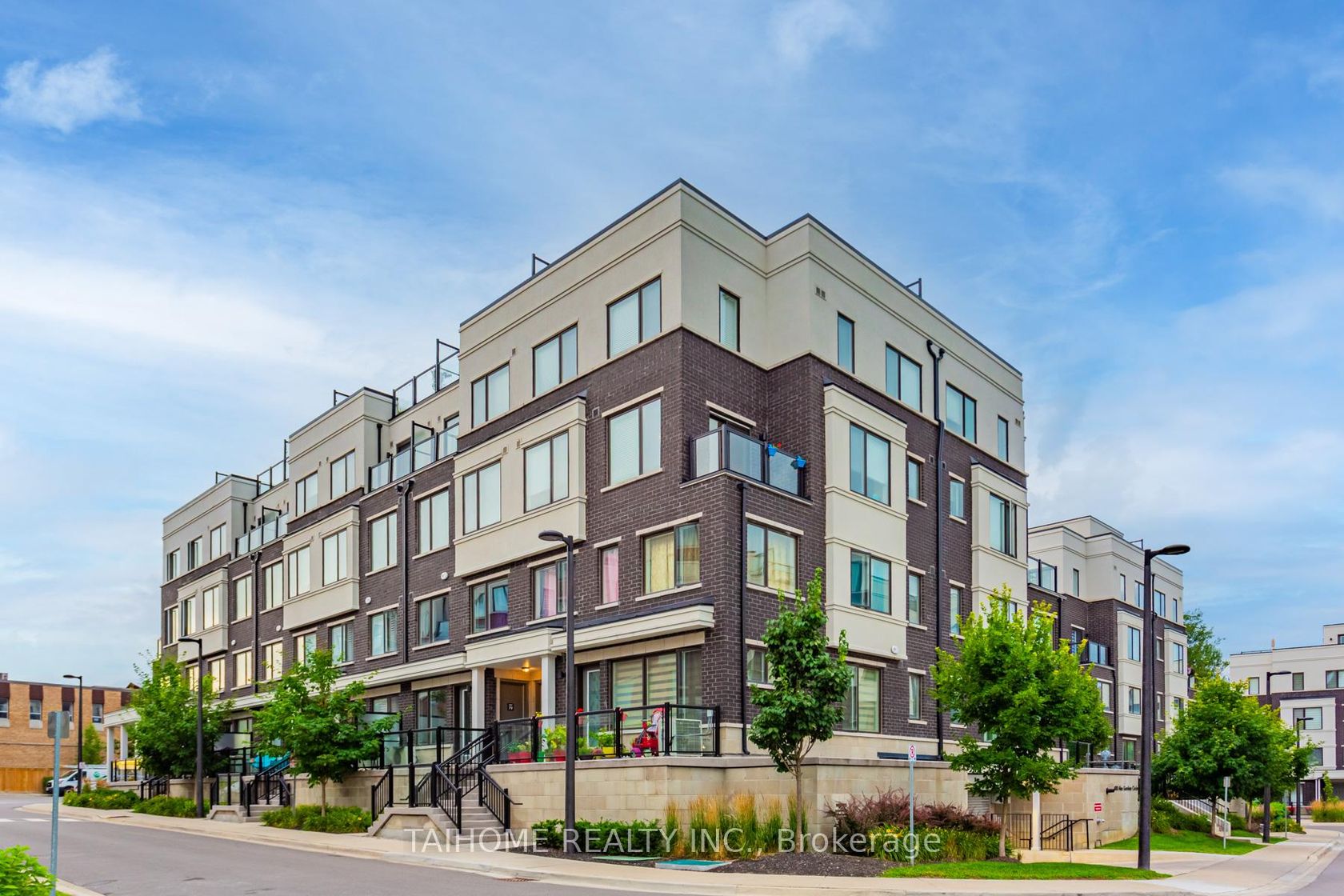 74 - 400 Alex Gardner Circle, Aurora Village, Aurora 