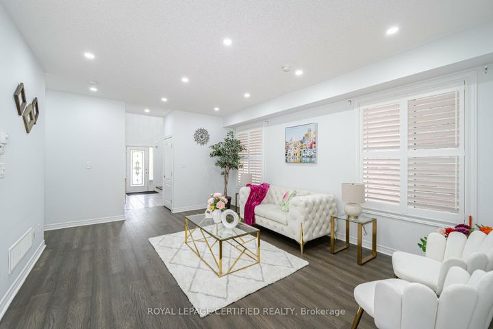 Photo 6 at 335 Bessborough Drive, HA Harrison, Milton