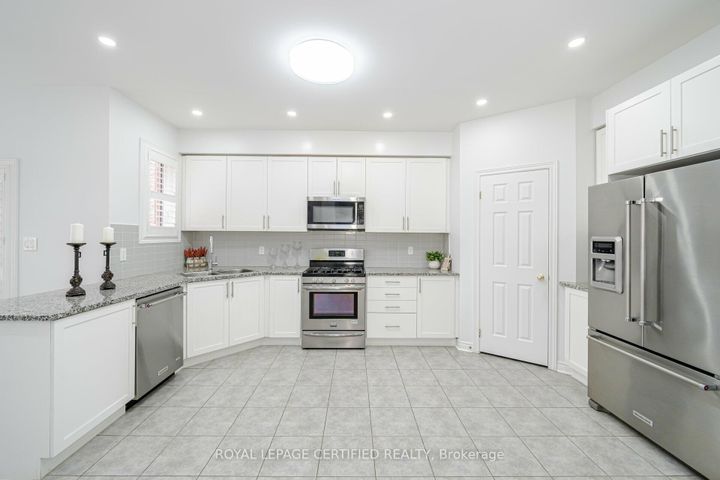 Photo 10 at 335 Bessborough Drive, HA Harrison, Milton