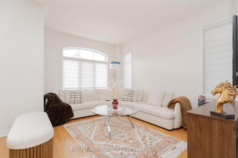 Photo 4 at 12 Globemaster Lane, Oak Ridges, Richmond Hill