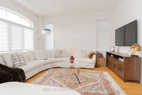 Photo 5 at 12 Globemaster Lane, Oak Ridges, Richmond Hill