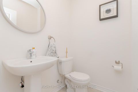 Photo 11 at 12 Globemaster Lane, Oak Ridges, Richmond Hill