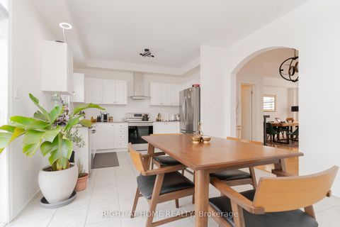 Photo 13 at 12 Globemaster Lane, Oak Ridges, Richmond Hill