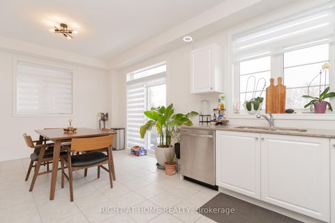 Photo 15 at 12 Globemaster Lane, Oak Ridges, Richmond Hill