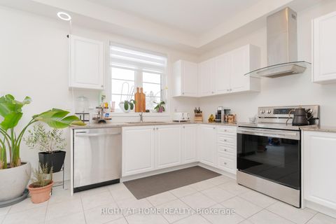 Photo 16 at 12 Globemaster Lane, Oak Ridges, Richmond Hill