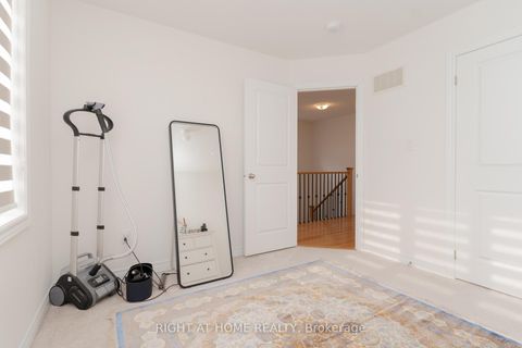 Photo 25 at 12 Globemaster Lane, Oak Ridges, Richmond Hill