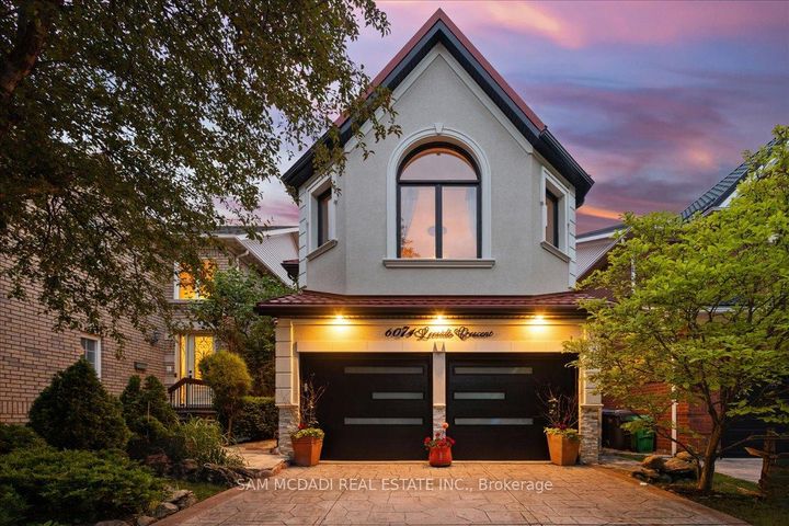Photo 1 at 6074 Leeside Crescent, Central Erin Mills, Mississauga