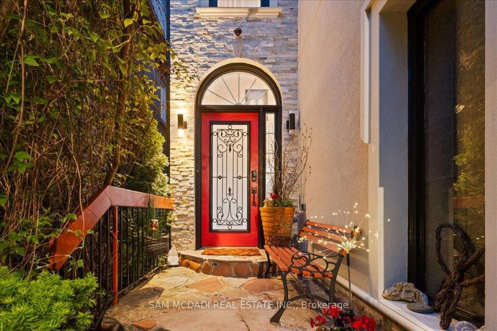 Photo 2 at 6074 Leeside Crescent, Central Erin Mills, Mississauga