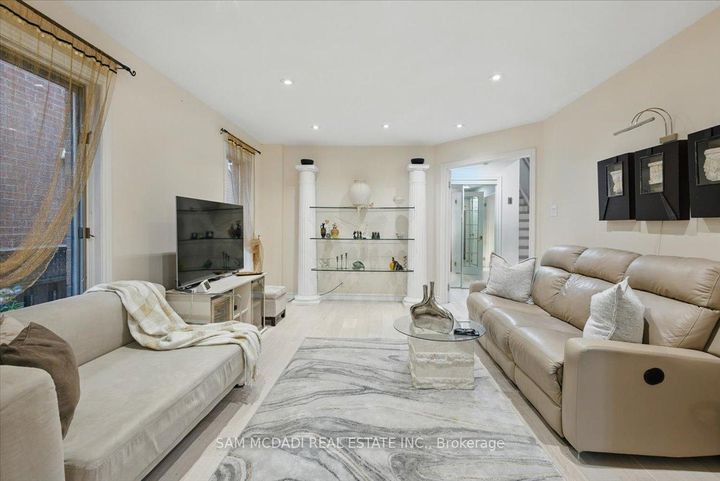 Photo 4 at 6074 Leeside Crescent, Central Erin Mills, Mississauga