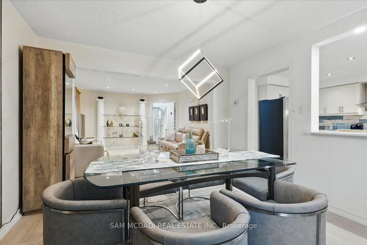 Photo 6 at 6074 Leeside Crescent, Central Erin Mills, Mississauga