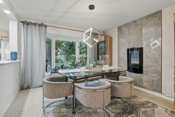 Photo 8 at 6074 Leeside Crescent, Central Erin Mills, Mississauga