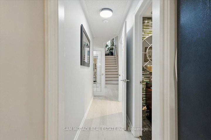 Photo 12 at 6074 Leeside Crescent, Central Erin Mills, Mississauga