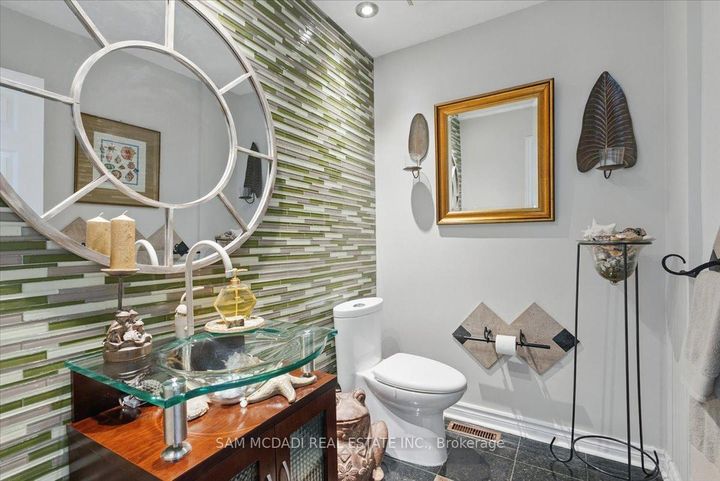 Photo 13 at 6074 Leeside Crescent, Central Erin Mills, Mississauga