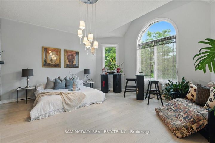 Photo 15 at 6074 Leeside Crescent, Central Erin Mills, Mississauga