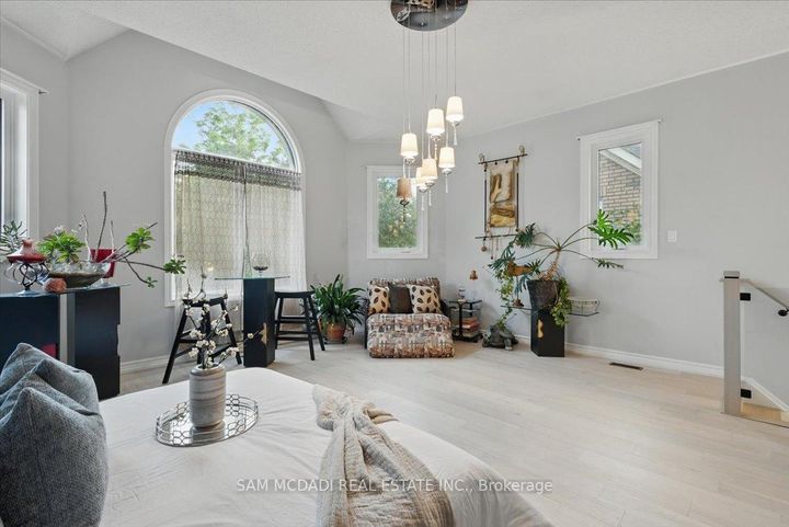 Photo 16 at 6074 Leeside Crescent, Central Erin Mills, Mississauga
