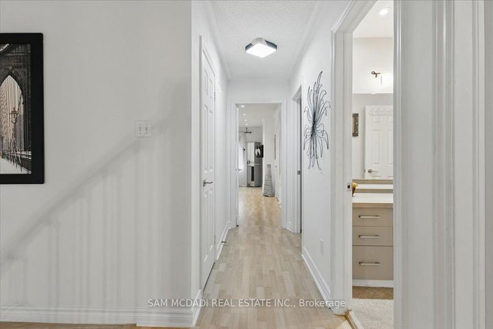 Photo 19 at 6074 Leeside Crescent, Central Erin Mills, Mississauga