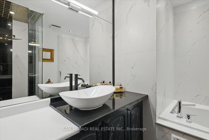 Photo 22 at 6074 Leeside Crescent, Central Erin Mills, Mississauga