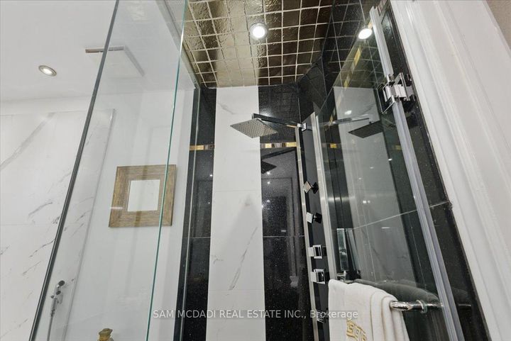 Photo 24 at 6074 Leeside Crescent, Central Erin Mills, Mississauga