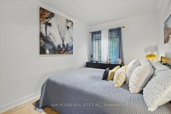 Photo 25 at 6074 Leeside Crescent, Central Erin Mills, Mississauga