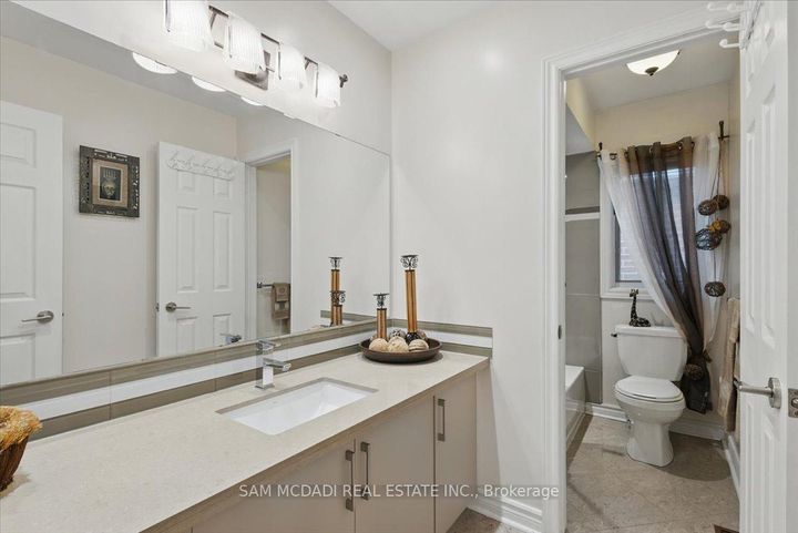 Photo 27 at 6074 Leeside Crescent, Central Erin Mills, Mississauga