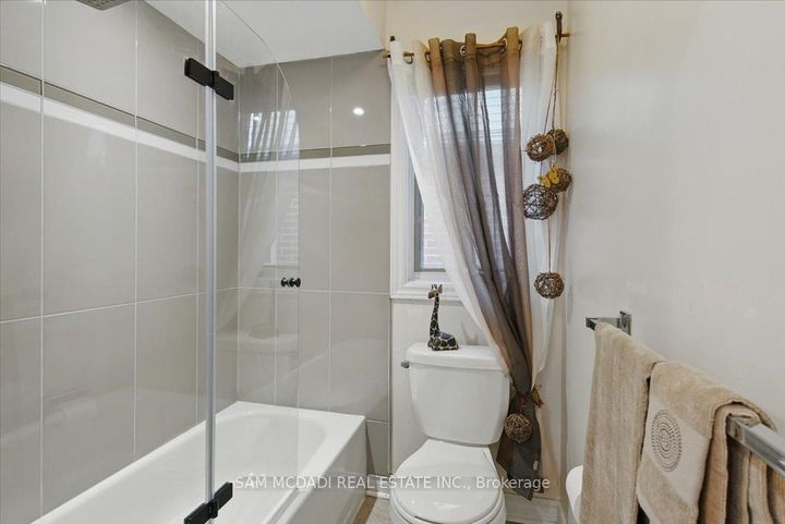 Photo 28 at 6074 Leeside Crescent, Central Erin Mills, Mississauga