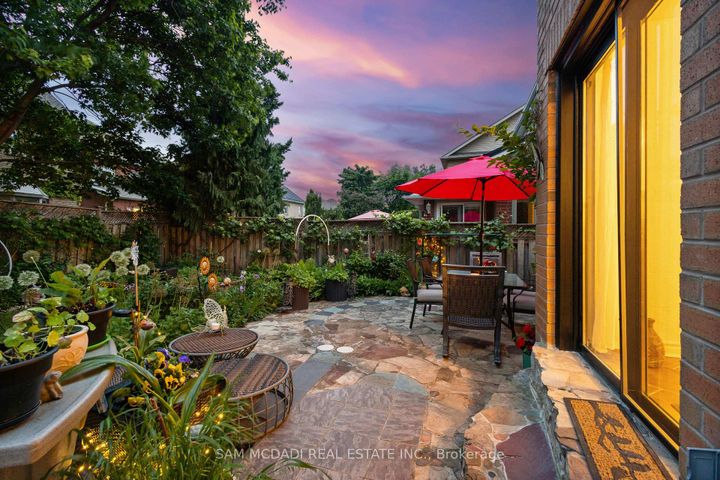 Photo 37 at 6074 Leeside Crescent, Central Erin Mills, Mississauga