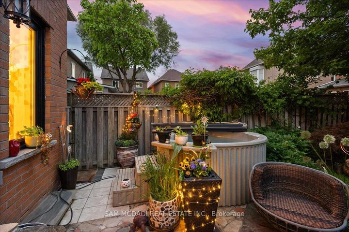 Photo 39 at 6074 Leeside Crescent, Central Erin Mills, Mississauga