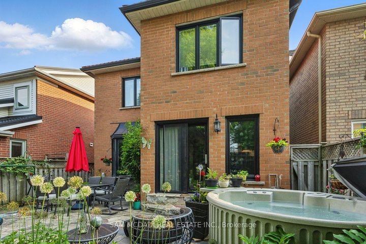 Photo 40 at 6074 Leeside Crescent, Central Erin Mills, Mississauga