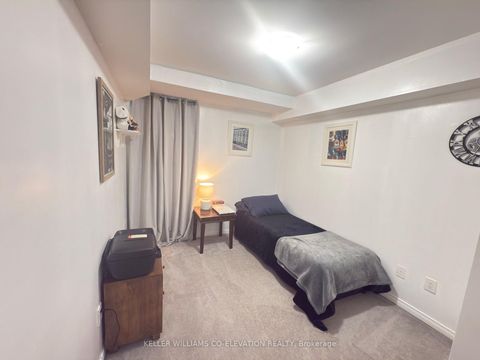 Photo 10 at 112 - 11 Applewood Lane, Etobicoke West Mall, Toronto