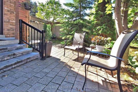 Photo 2 at 63 Mistleflower Court, Oak Ridges, Richmond Hill