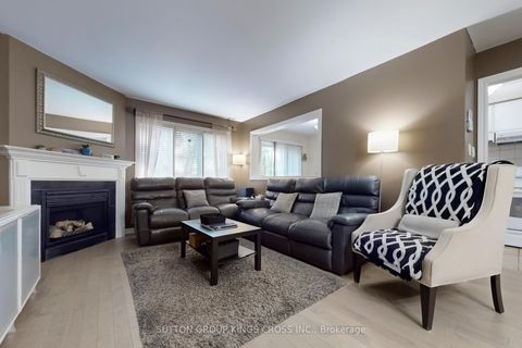 Photo 3 at 63 Mistleflower Court, Oak Ridges, Richmond Hill