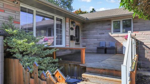 Photo 2 at 262 Randall Crescent, Cliffcrest, Toronto