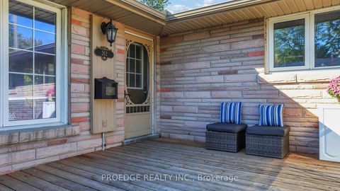 Photo 4 at 262 Randall Crescent, Cliffcrest, Toronto