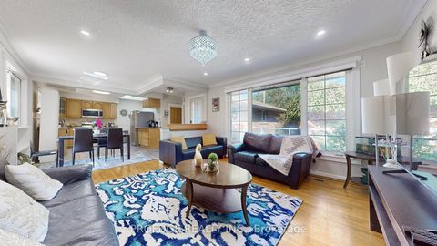 Photo 5 at 262 Randall Crescent, Cliffcrest, Toronto